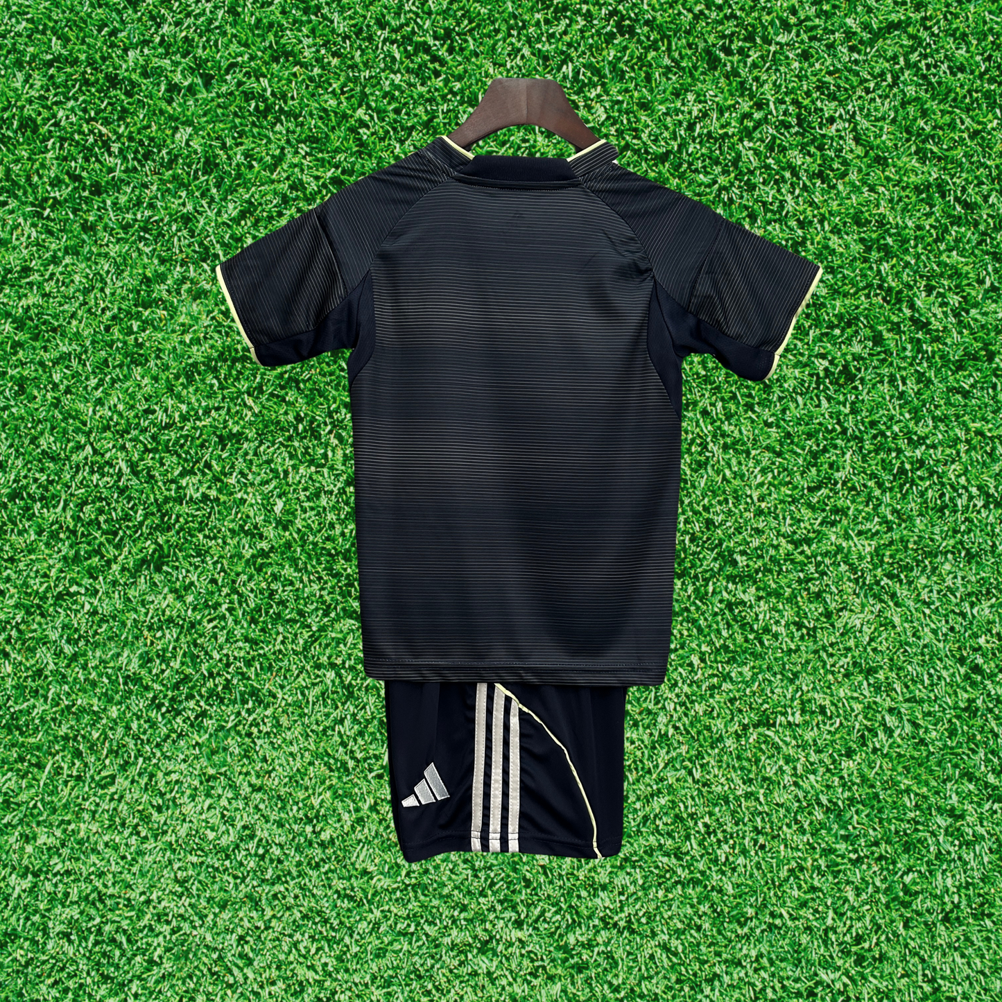 Kit Real Madrid II 25/26 Enfants