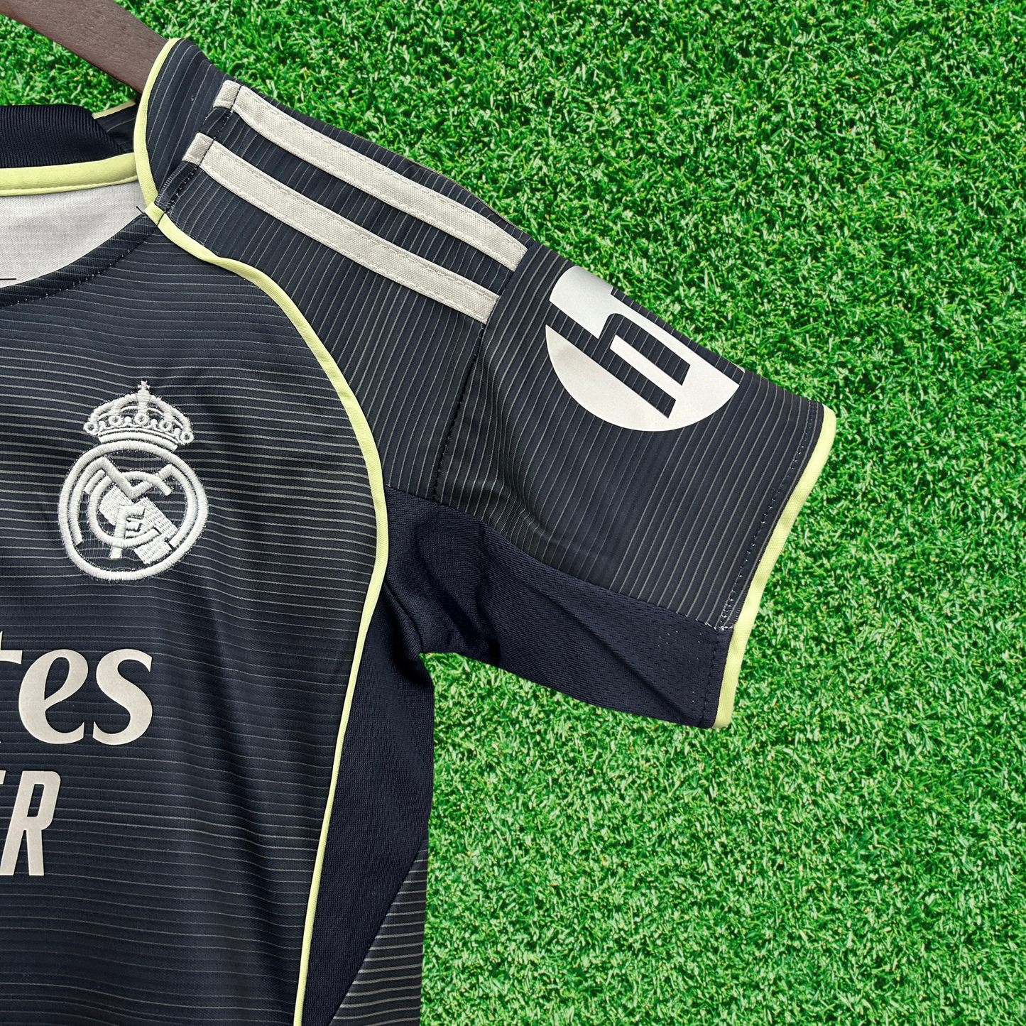 Kit Real Madrid II 25/26 Enfants