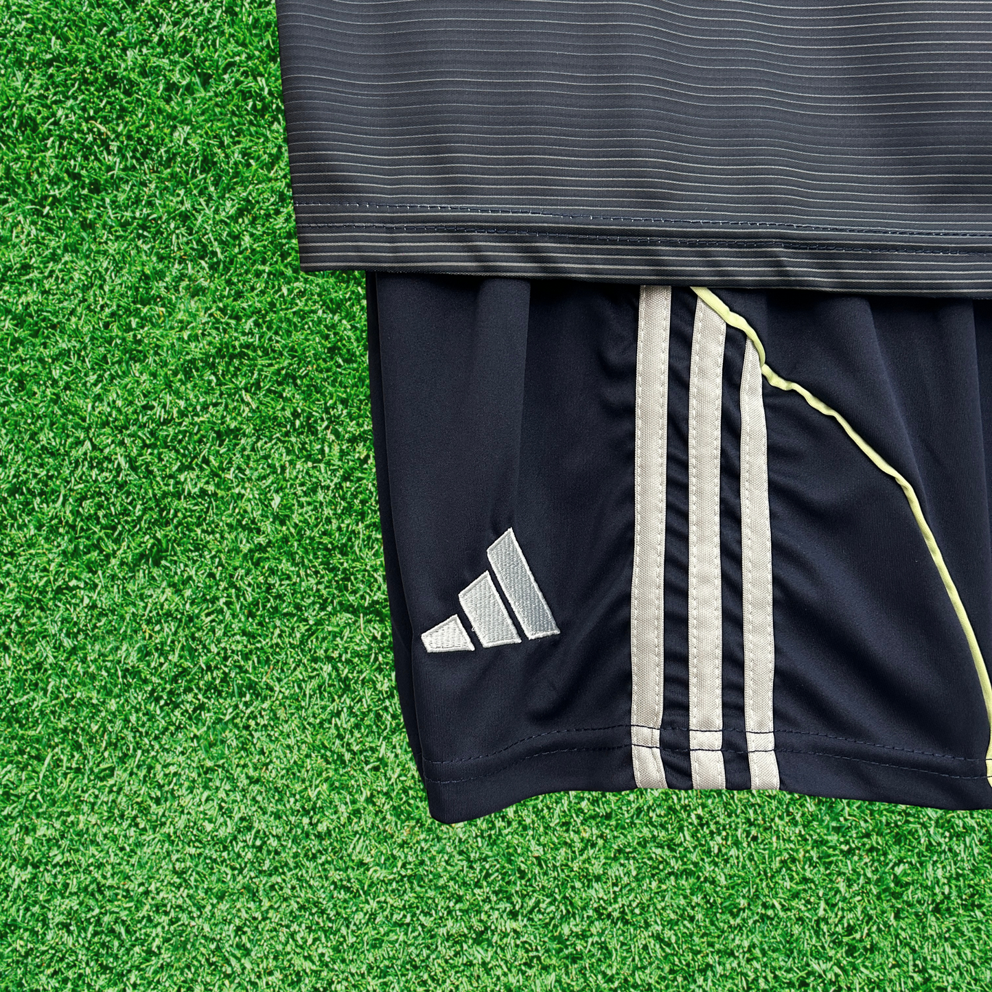 Kit Real Madrid II 25/26 Enfants