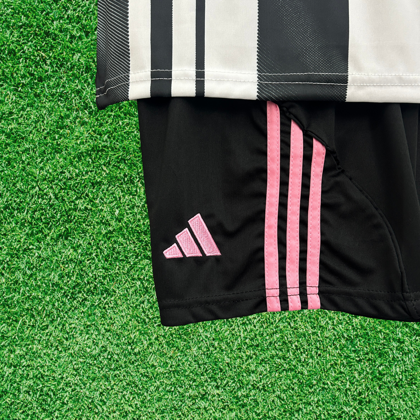 Kit Juventus I 25/26 Enfants